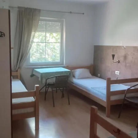 Silva- Sobe I Apartman Ostello *