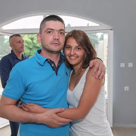 Hostel The Red Door *