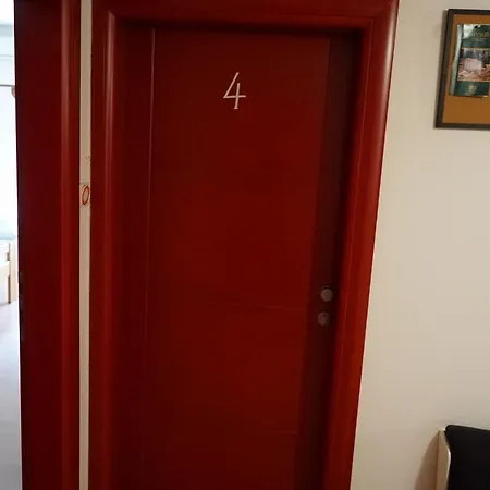 Hostel The Red Door