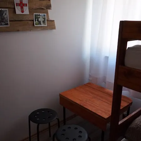 Hostel The Red Door *