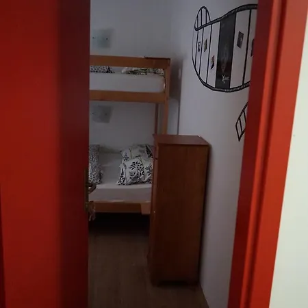 Hostel The Red Door *