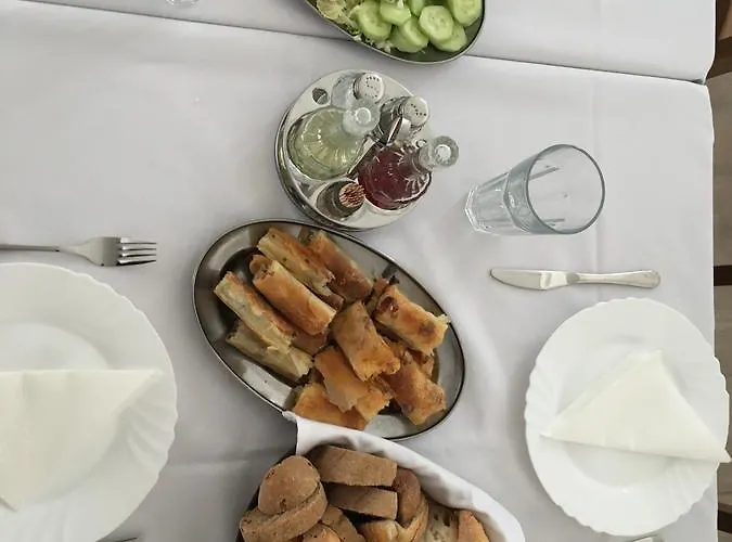 Hostel The Red Door *