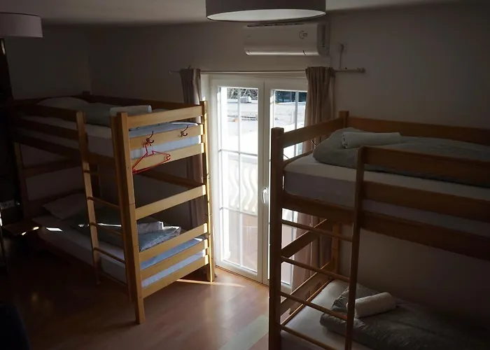 Hostel The Red Door *