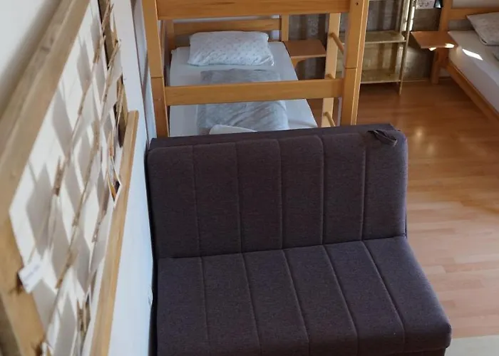 Hostel The Red Door *