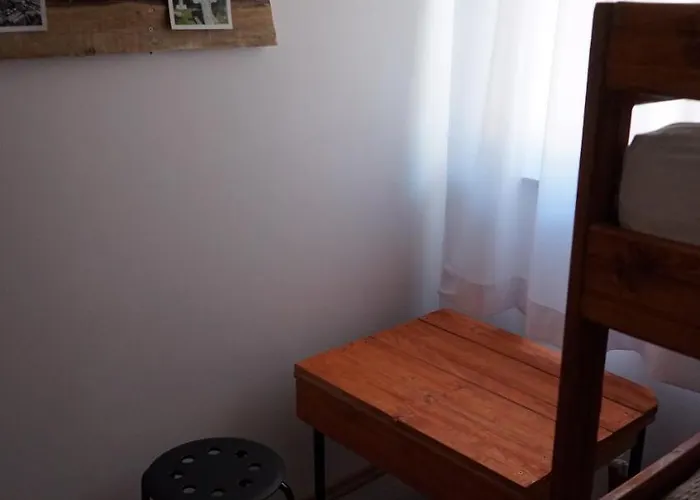 Hostel The Red Door *