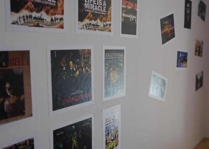 Hostel The Red Door *